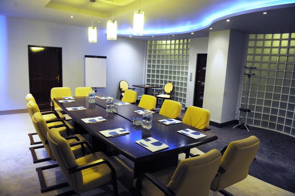 Hotel Sport Bełchatów Екстериор снимка